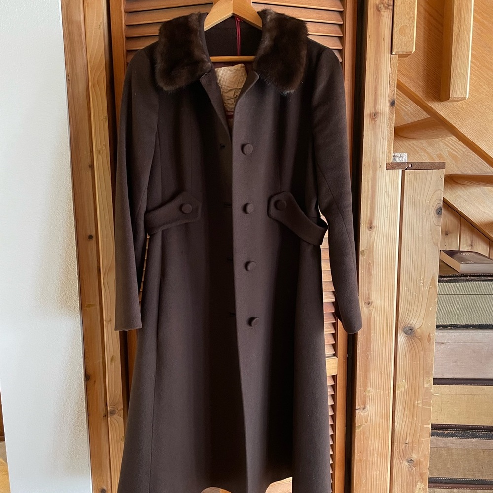 Beautiful wool brown coat with mink(?) collar.